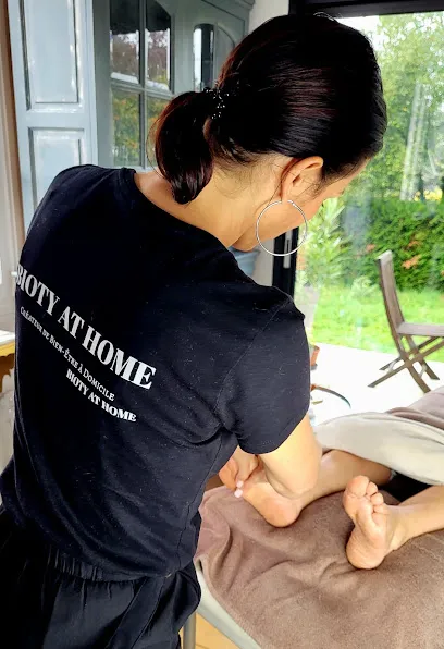 Image de BIOTY AT HOME - Alexandra - Esthéticienne à domicile -Sophrologue spécialisée en gestion des phobies - Réflexologie