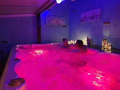 Image de Gîte romantique Le Spa’Tio : Gite/Suite de charme avec Jacuzzi, Sauna, piscine privatifs proche Paris, Oise, Hauts-de-France