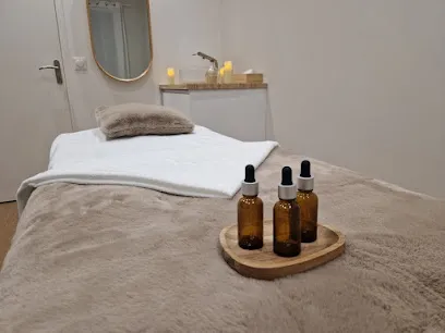 Image de Maison Anya Courbevoie | Le bien-être au féminin | Massages bien-être et soins du visage | À domicile & en cabinet