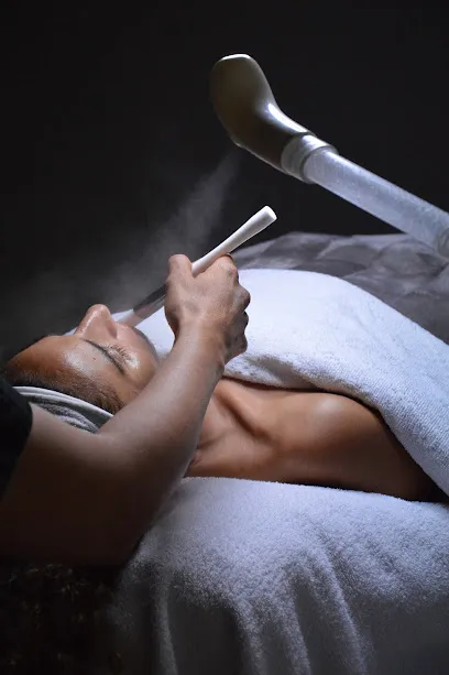 Image de Nadia, Manucure & Soins esthétiques à domicile • Paris, hôtels & entreprises