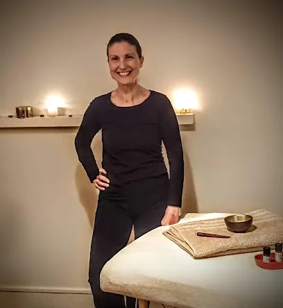 Image de Sandrine Laurain - Massages à domicile, en cabinet et en entreprises - Bois-Colombes et environs