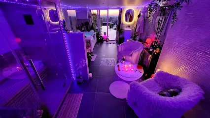 Image de Spa de la Lune - Suite Spa privative avec Jacuzzi, Sauna & Vue aux portes de Paris